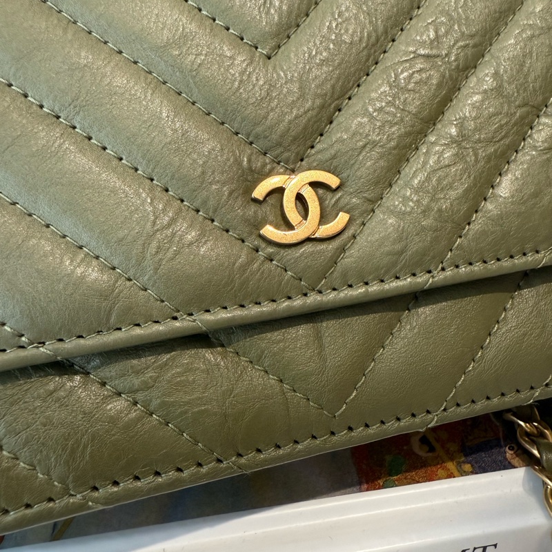 CHANEL 綠色山型紋 WOC 鏈條小包-2