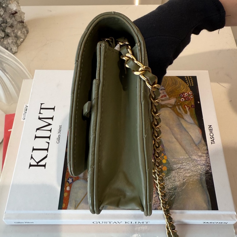 CHANEL 綠色山型紋 WOC 鏈條小包-3