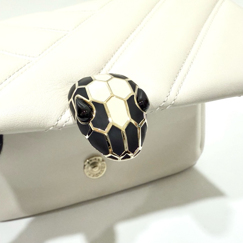 BVLGARI白色絎縫小牛皮Serpenti Cabochon蛇頭側背包287993-12