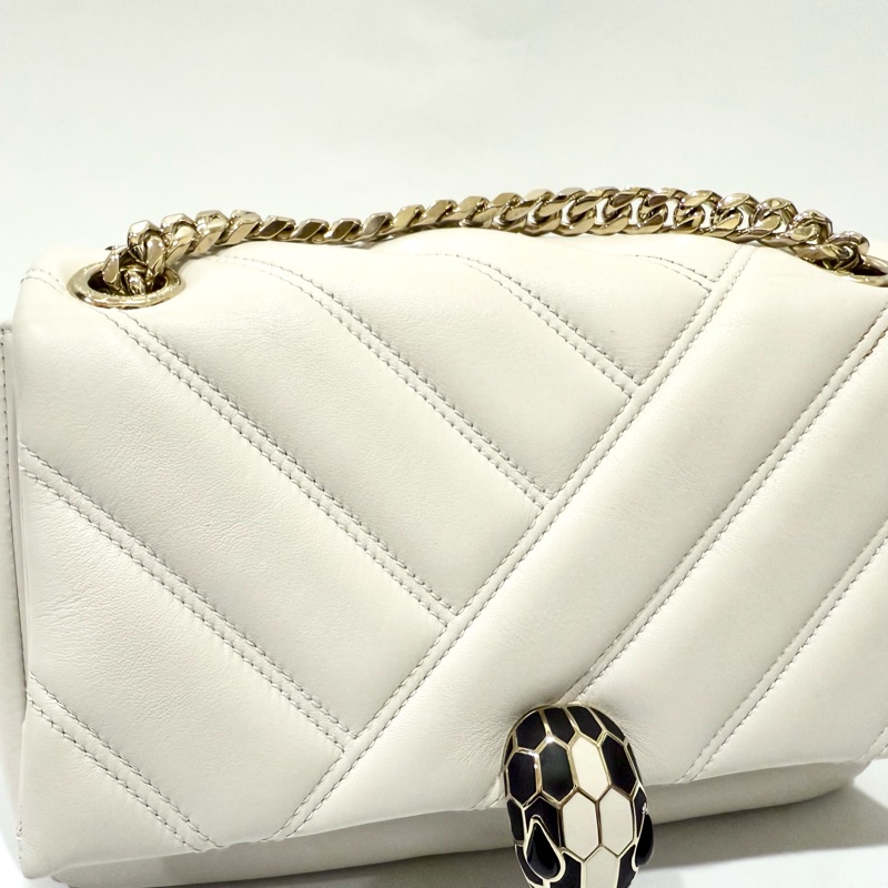 BVLGARI白色絎縫小牛皮Serpenti Cabochon蛇頭側背包287993-13