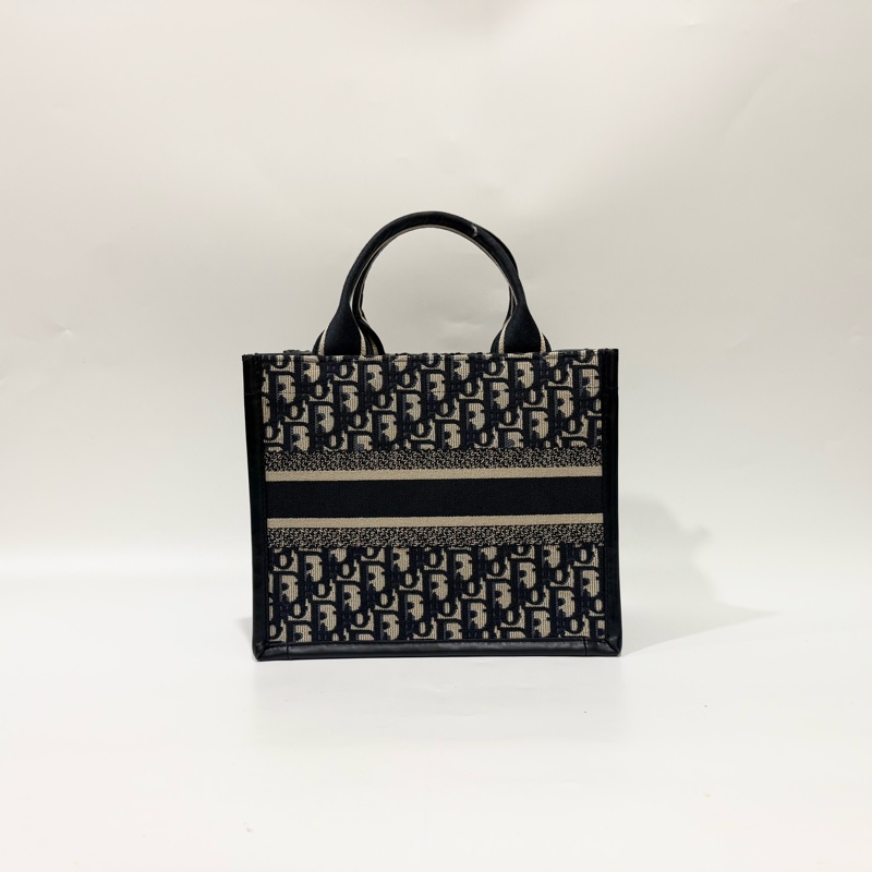 Dior 藍緹花刺繡小號Book Tote背帶款M1325CZBB_M928-1