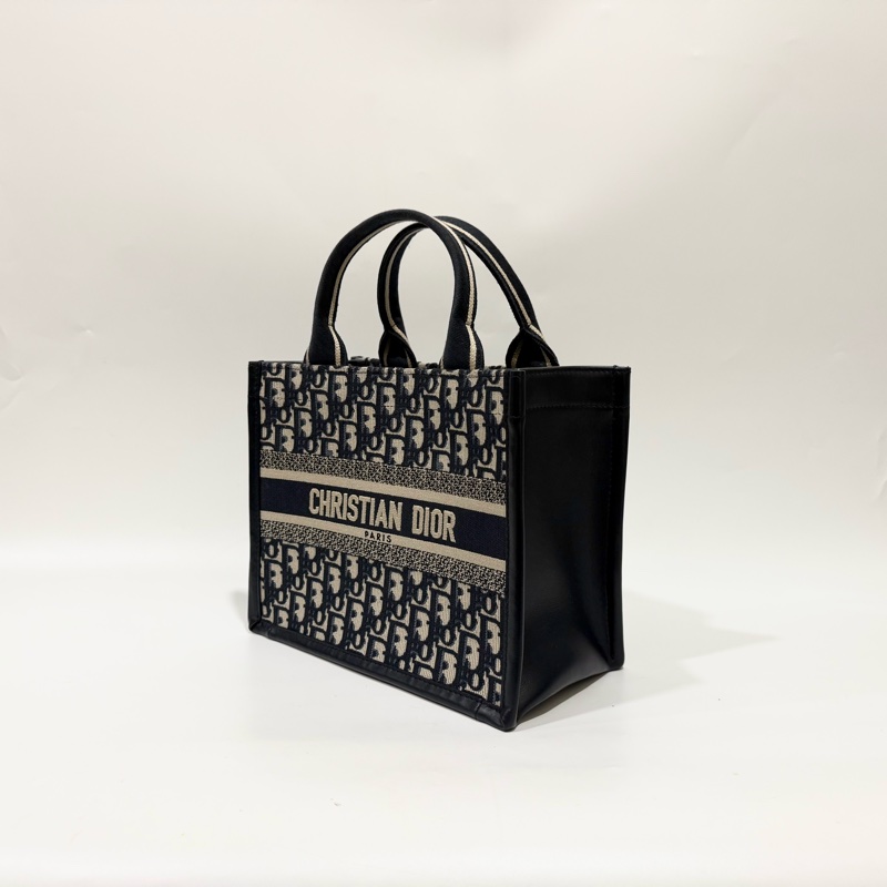 Dior 藍緹花刺繡小號Book Tote背帶款M1325CZBB_M928-2