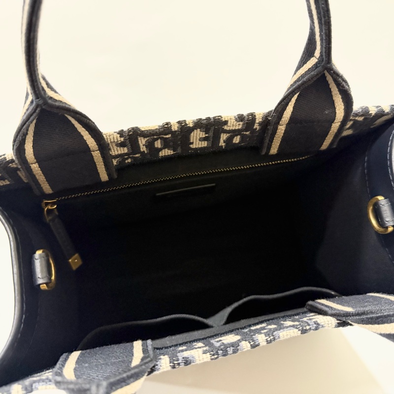 Dior 藍緹花刺繡小號Book Tote背帶款M1325CZBB_M928-11