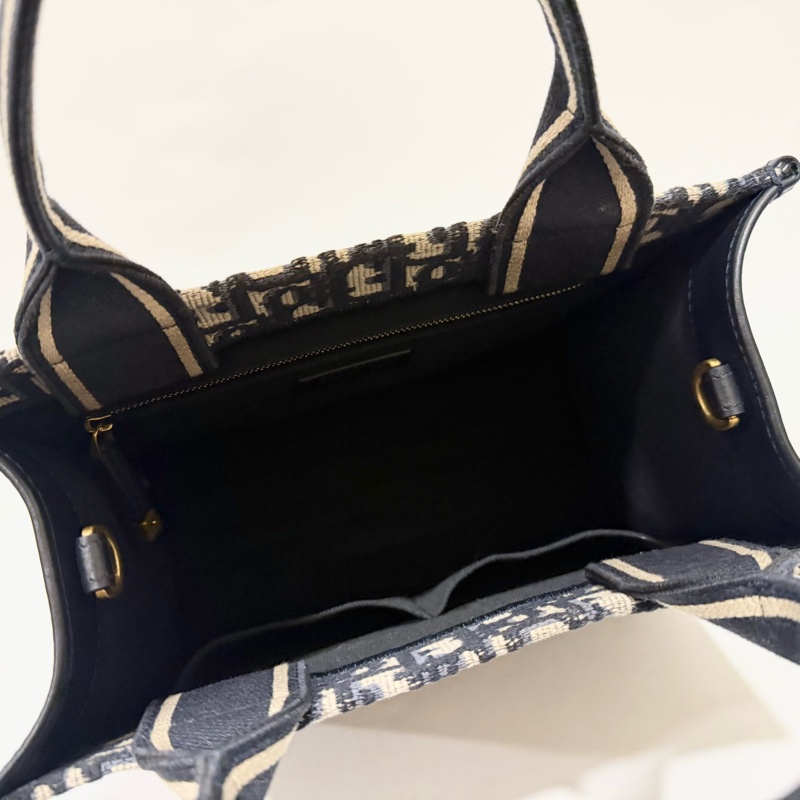 Dior 藍緹花刺繡小號Book Tote背帶款M1325CZBB_M928-12