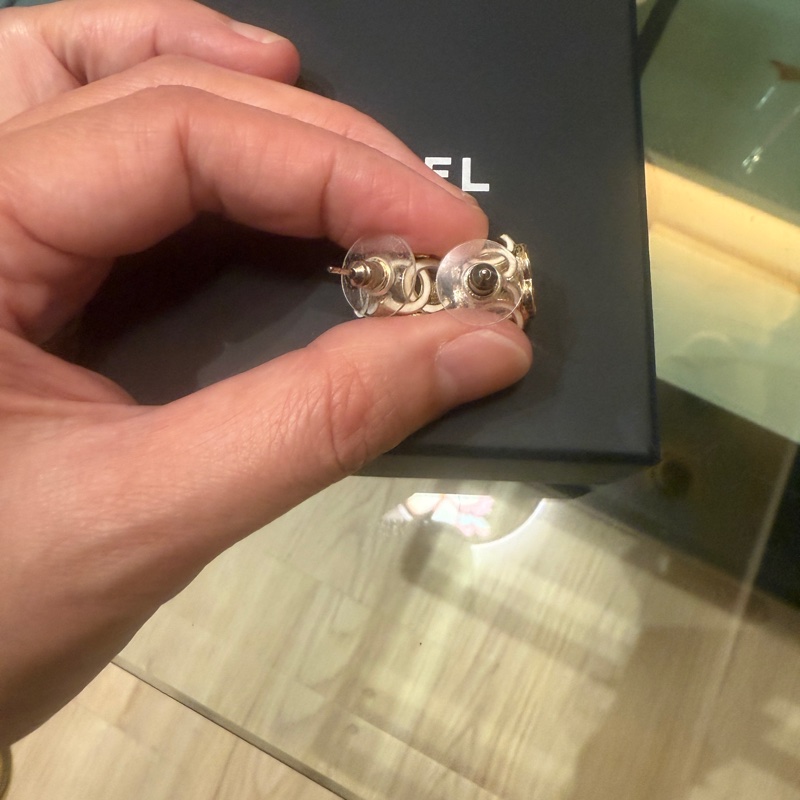 香奈兒絕版骰子立體耳環（白色）-1