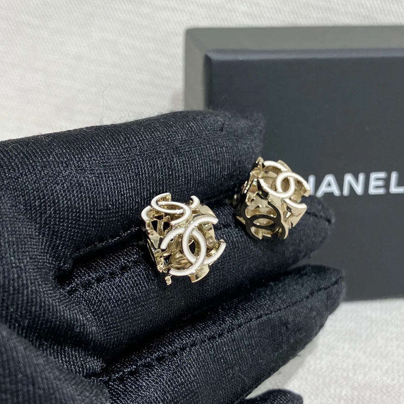 香奈兒絕版骰子立體耳環（白色）-3