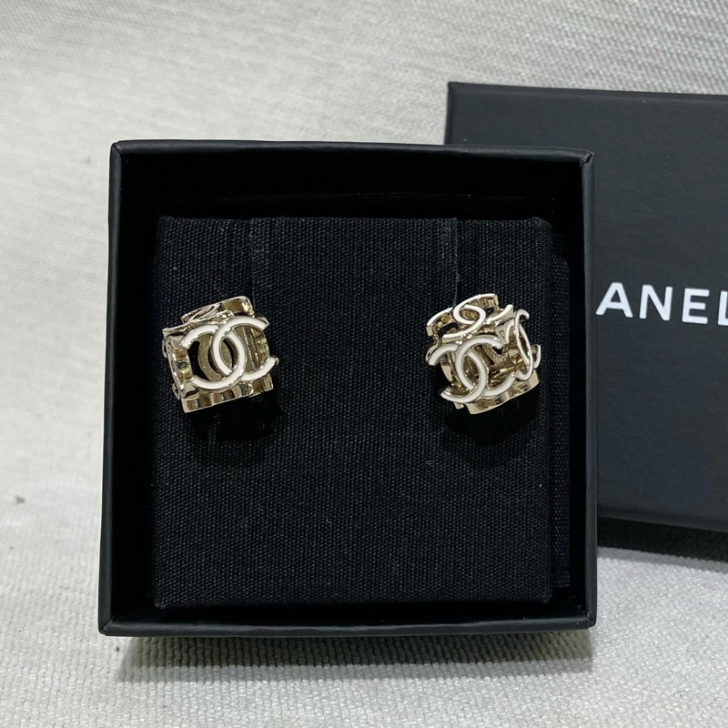 香奈兒絕版骰子立體耳環（白色）-4