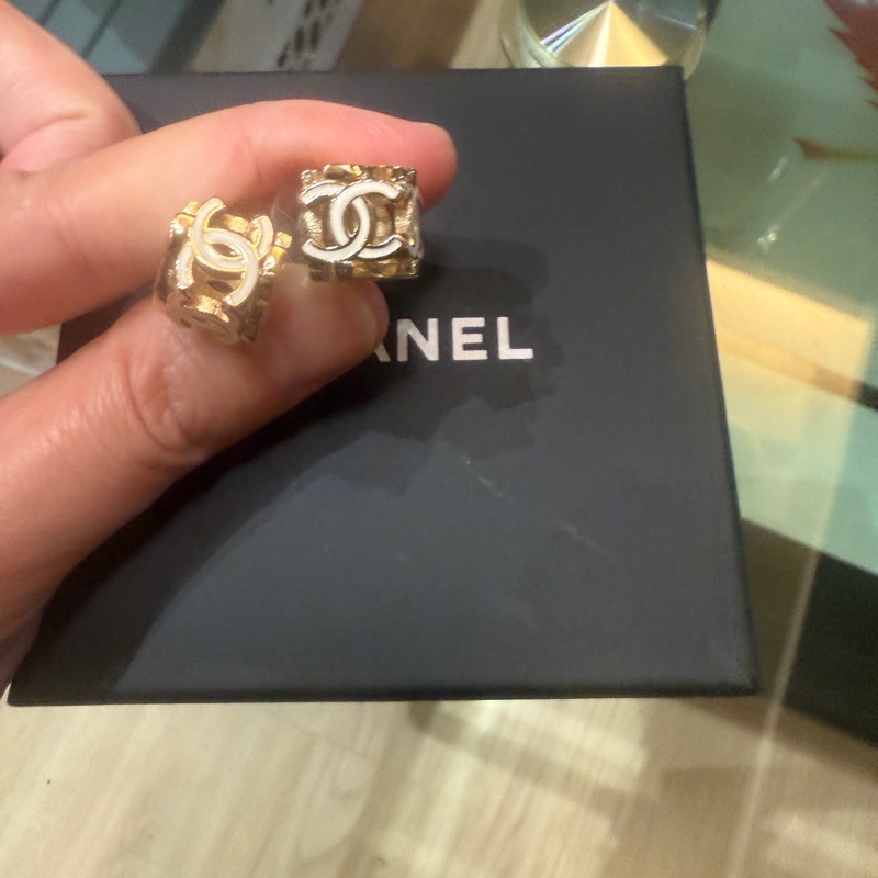 香奈兒絕版骰子立體耳環（白色）-8