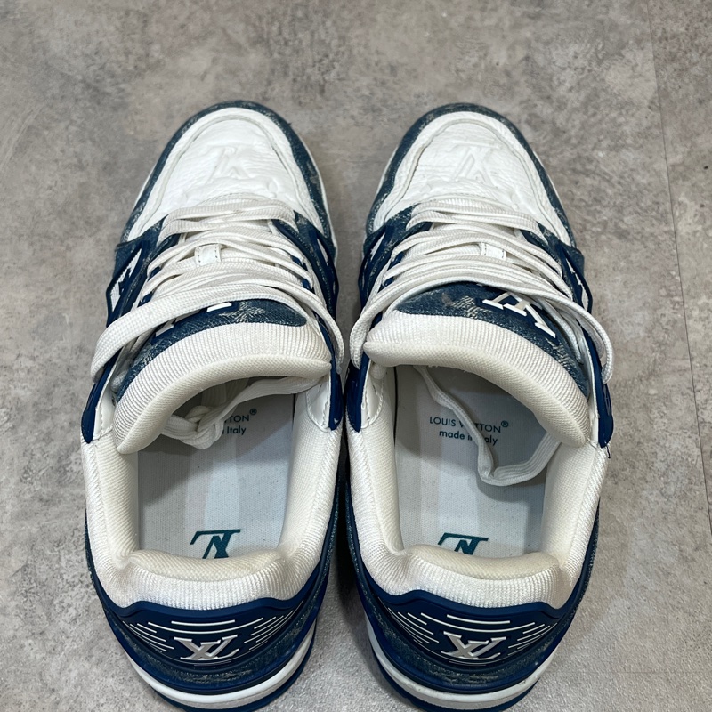 LV 白牛皮壓紋丹寧Trainer運動鞋-10