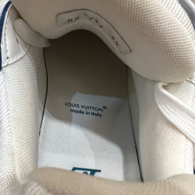 LV 白牛皮壓紋丹寧Trainer運動鞋-11