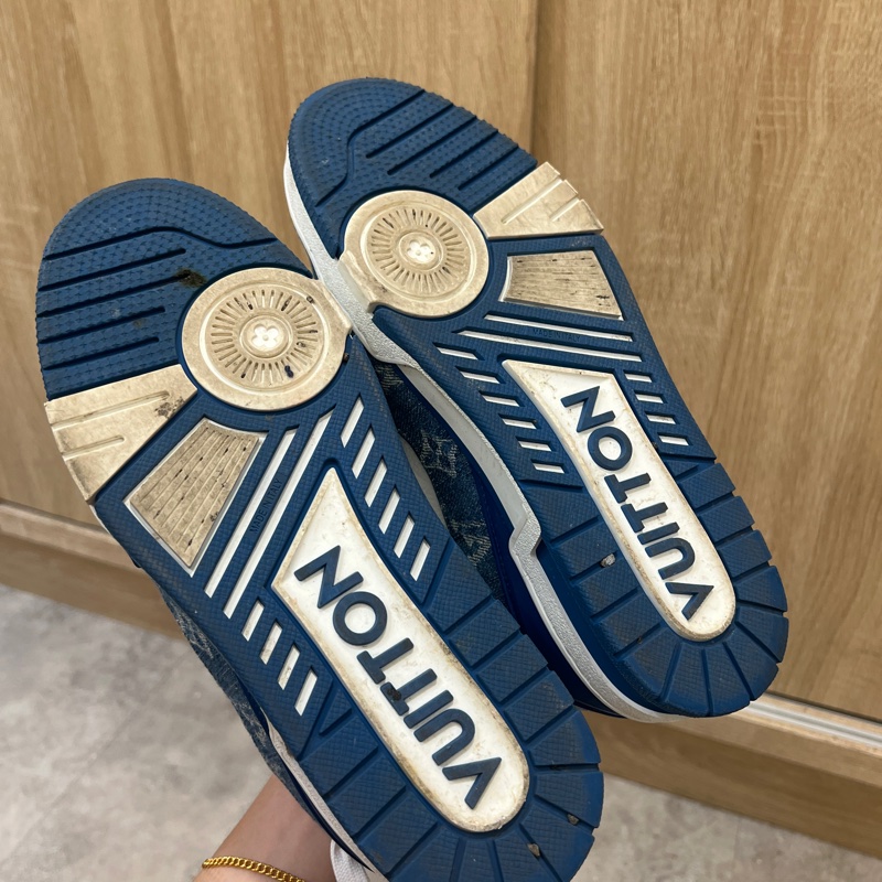 LV 白牛皮壓紋丹寧Trainer運動鞋-15