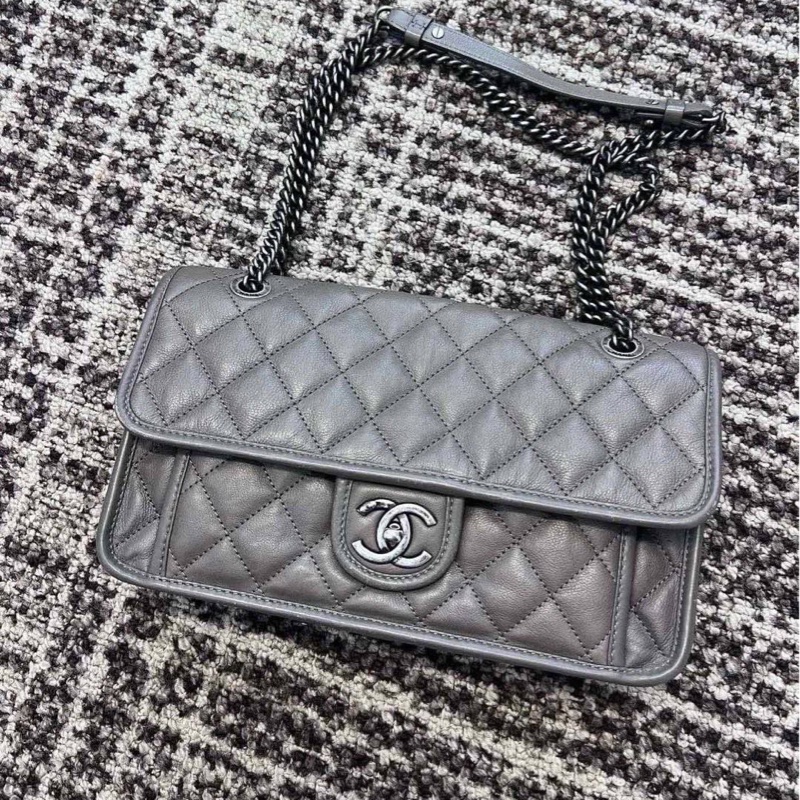 Chanel 灰色做舊銀扣 小機場包 95新 鐳射20開 尺寸約28*15 ~-0