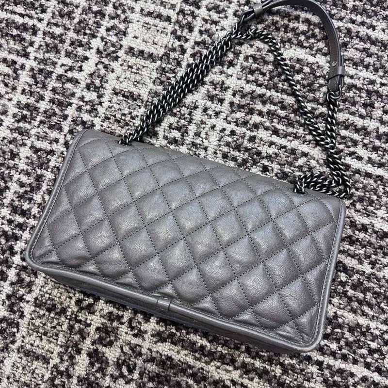 Chanel 灰色做舊銀扣 小機場包 95新 鐳射20開 尺寸約28*15 ~-1