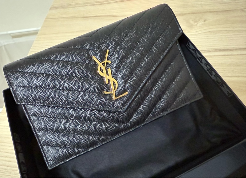 YSL WOC經典荔枝小牛皮協背包(金扣)-5