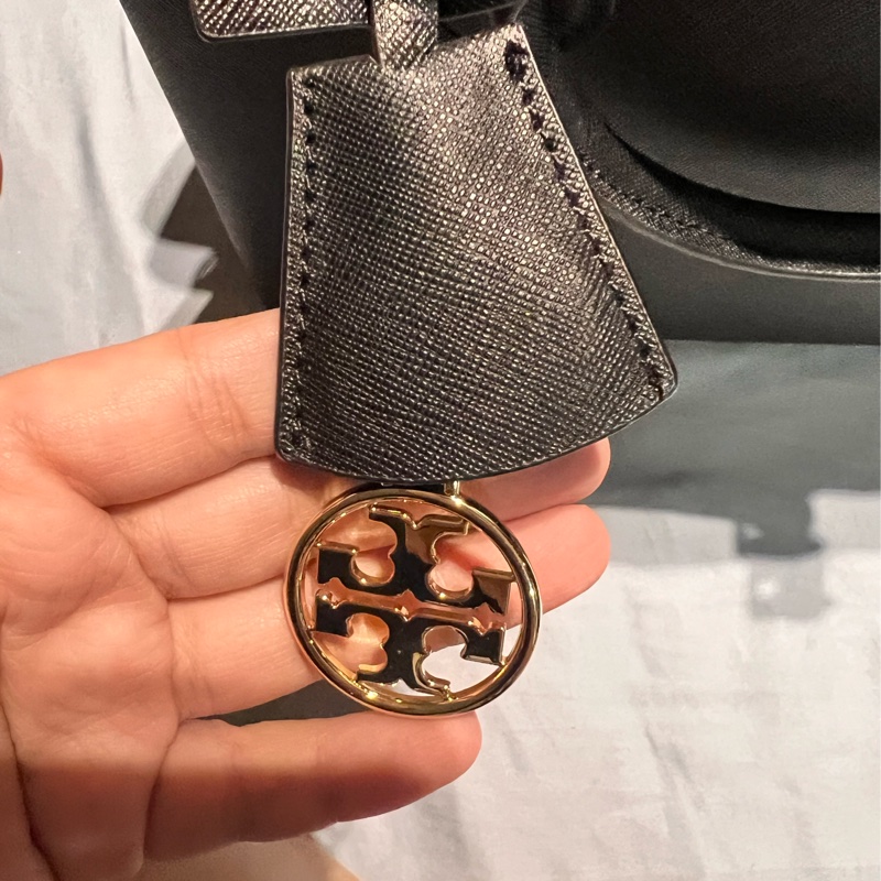 TORY BURCH Robinson 簡約皮革 女款小號手提單肩托特包-19