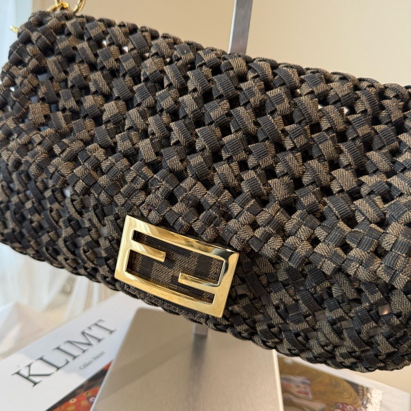 FENDI 簍空編織法棍包baguette 芬迪-2