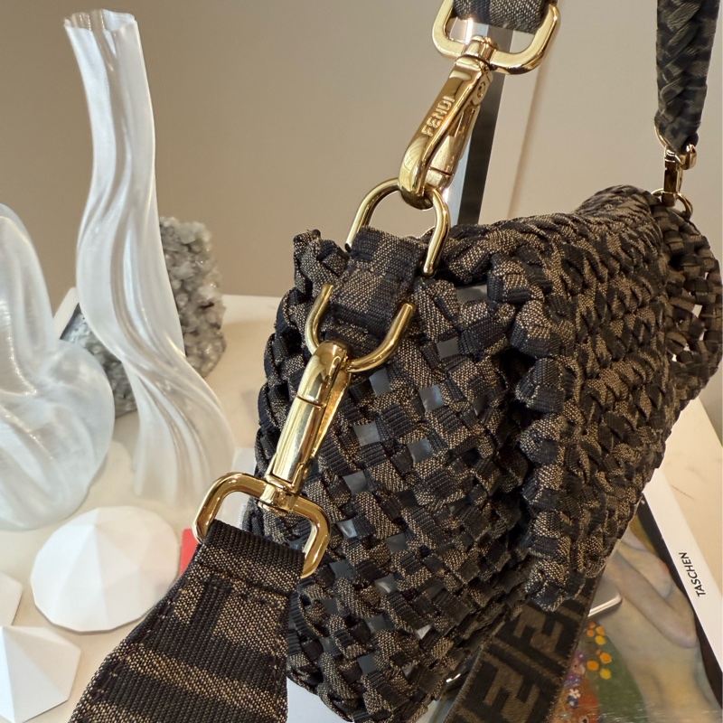 FENDI 簍空編織法棍包baguette 芬迪-5