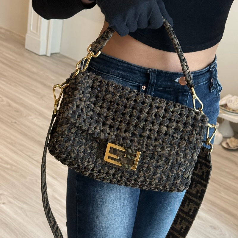 FENDI 簍空編織法棍包baguette 芬迪-9