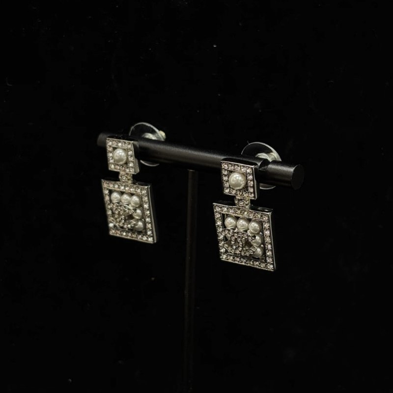 CHANEL 24S香水瓶滿鑽珍珠耳釘 98新配件盒子-3