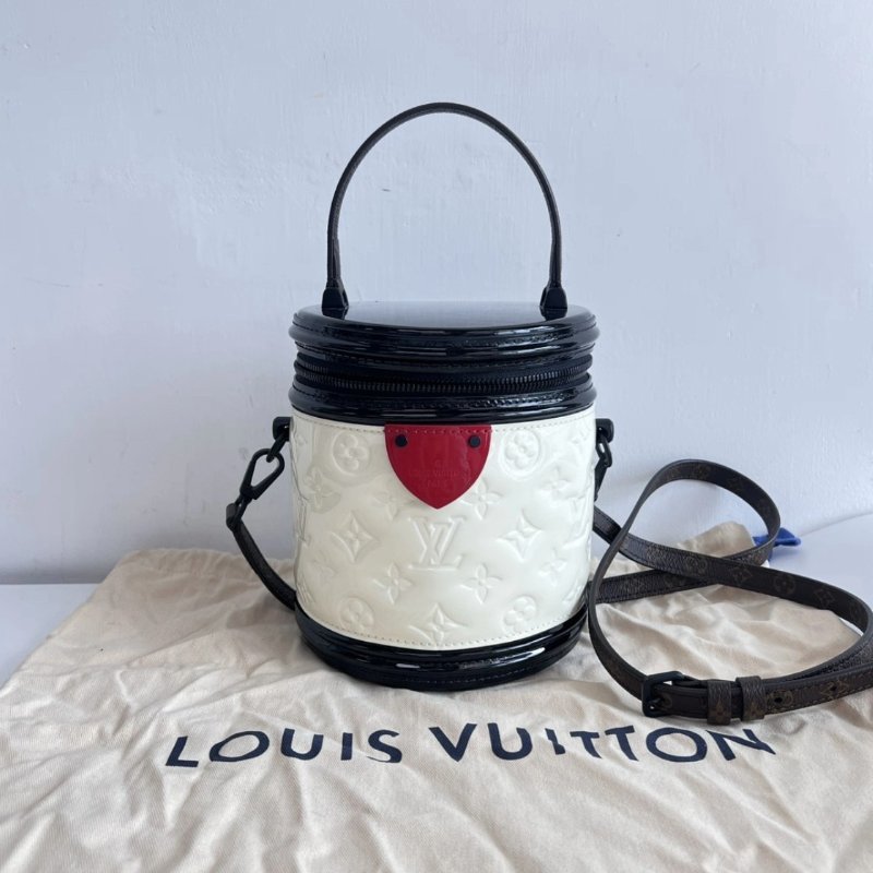 LV 漆皮發財桶手提斜背包 芯片款 15*17*14 99新配件塵袋-0