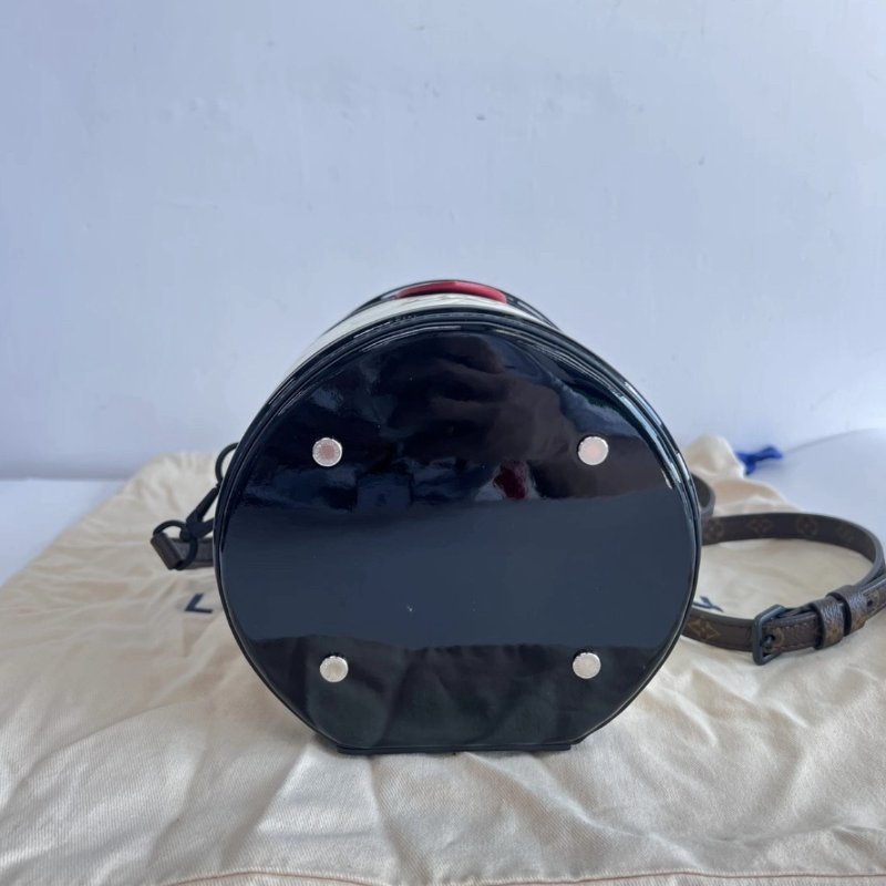 LV 漆皮發財桶手提斜背包 芯片款 15*17*14 99新配件塵袋-3