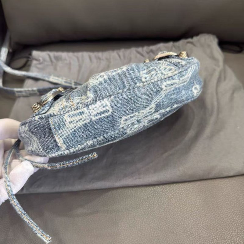 Balenciaga Le Cagole 牛仔腋下包21x11x4 98新 配件塵袋-4