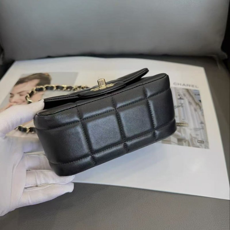 Chanel 23c黑金骰子鍊條冰格方胖子16.5×12.5 98新 配件塵袋-4
