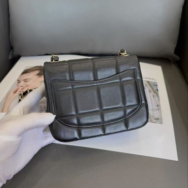 Chanel 23c黑金骰子鍊條冰格方胖子16.5×12.5 98新 配件塵袋-8