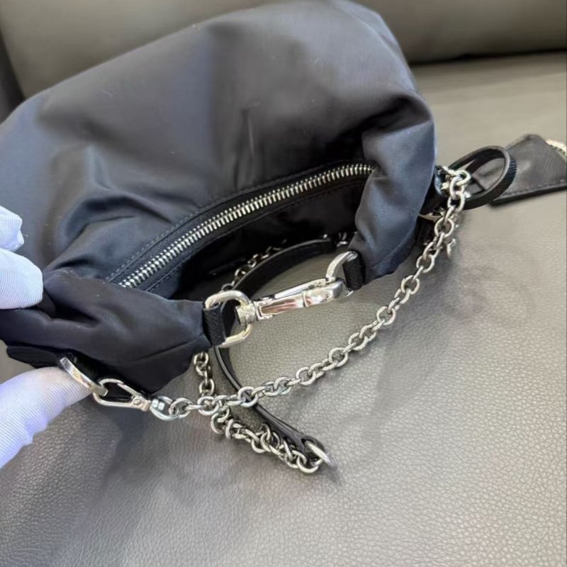 Prada Re-Edition 2006 hobo 雲朵餃子包 98新 配件塵袋-1