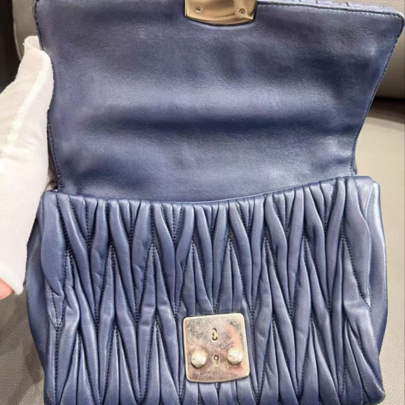 ✨Miu Miu 藍色鍊條包 22x16x8 9成新 配件塵袋-1