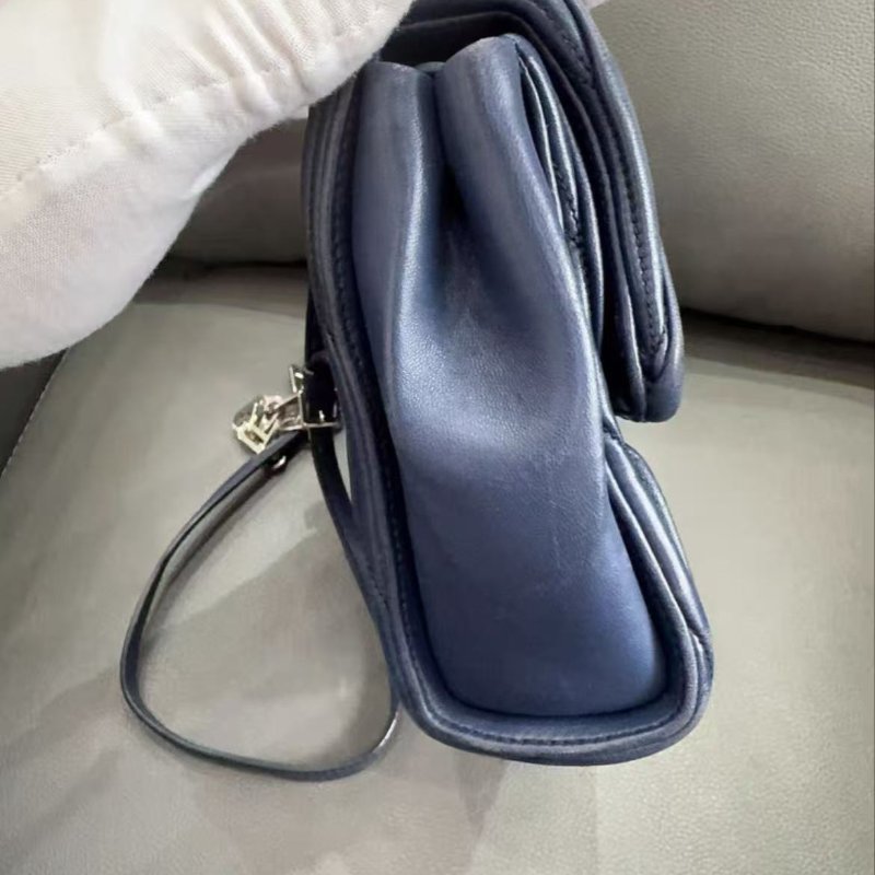 ✨Miu Miu 藍色鍊條包 22x16x8 9成新 配件塵袋-2