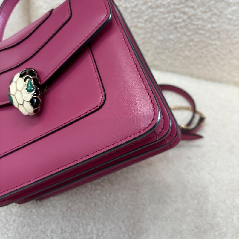 ✨BVLGARI 玫紅色蛇頭風琴斜背包 98新 配件塵袋-5