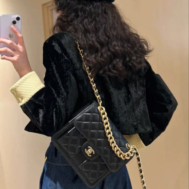 Chanel 23S 黑金牛皮翻蓋後背包書包，最新芯片款 全新配件塵袋盒子-1