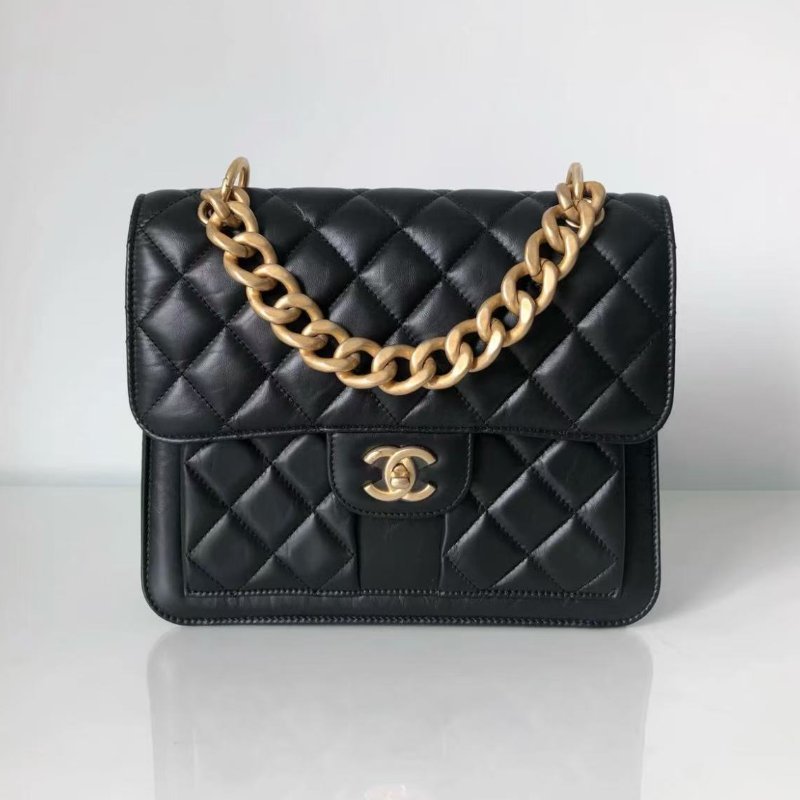 Chanel 23S 黑金牛皮翻蓋後背包書包，最新芯片款 全新配件塵袋盒子-4