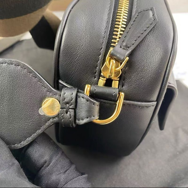 FENDI Baguette 黑色相機包18.5 x 7 x 13 99新 配件塵袋-6