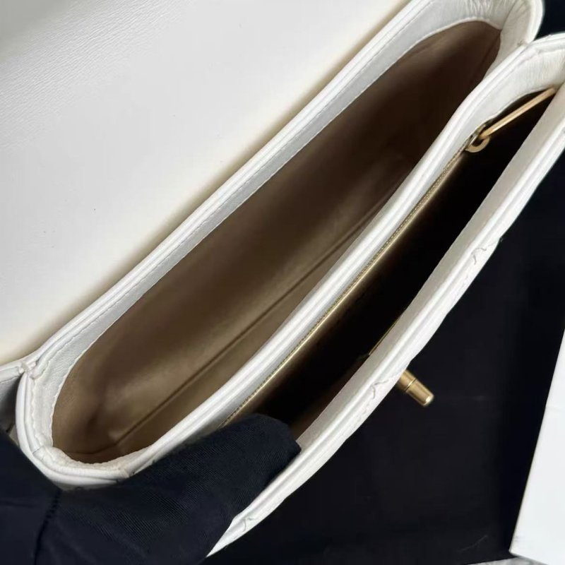 Chanel 22s白色菱格紋金扣水鑽手柄鍊條包 芯片款 99新配件購證塵袋-1