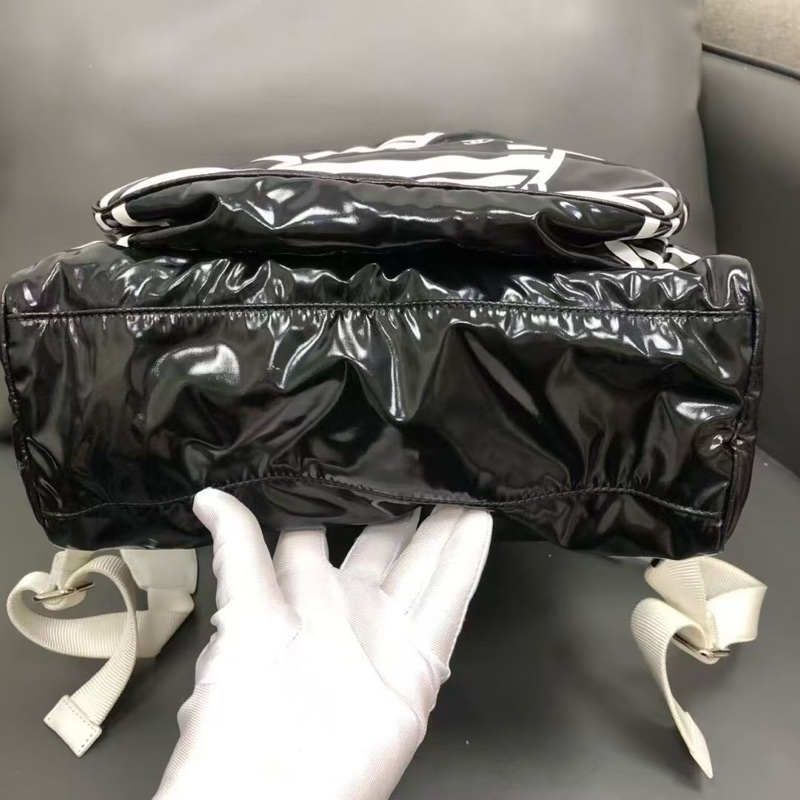 二手Chanel香奈兒游輪系列秀款黑白熊貓雙肩包,鐳射27開-2