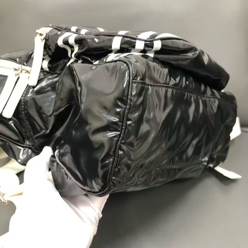 二手Chanel香奈兒游輪系列秀款黑白熊貓雙肩包,鐳射27開-6