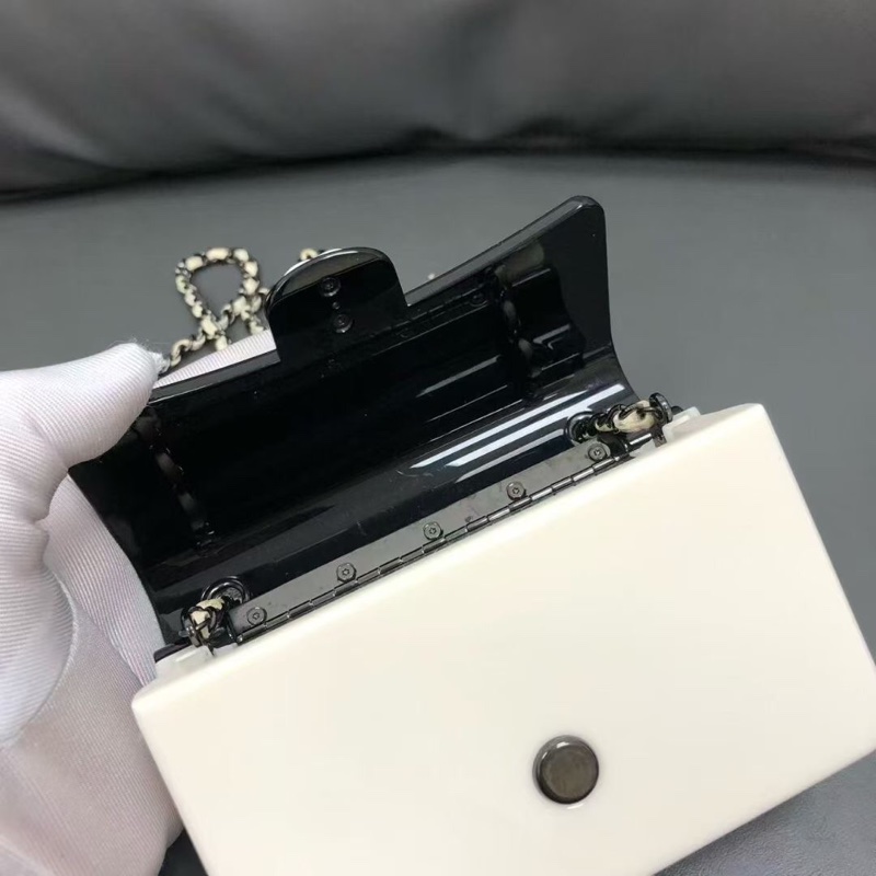 21s Chanel Vic亞克力材質限量秀款 CF mini晚宴包 黑白熊貓 拼色尺寸12✖️8✖️5 30開  成色很好-5