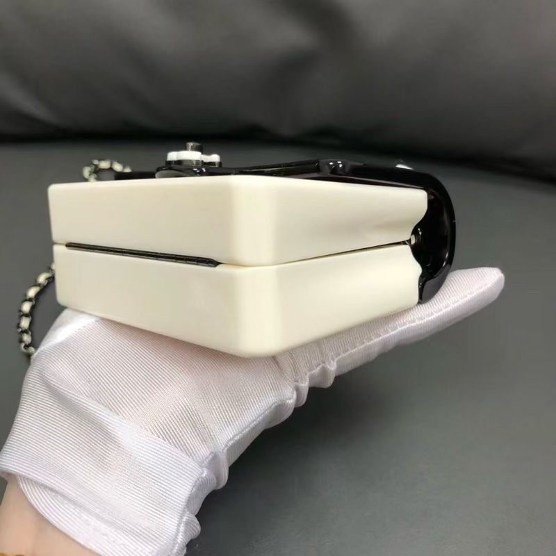 21s Chanel Vic亞克力材質限量秀款 CF mini晚宴包 黑白熊貓 拼色尺寸12✖️8✖️5 30開  成色很好-6