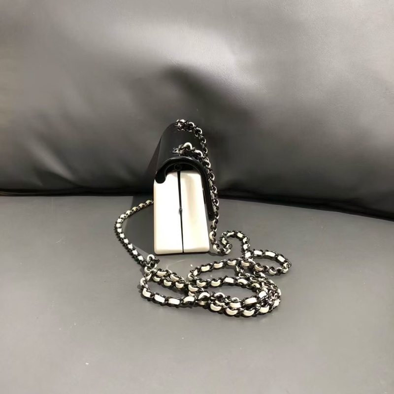 21s Chanel Vic亞克力材質限量秀款 CF mini晚宴包 黑白熊貓 拼色尺寸12✖️8✖️5 30開  成色很好-7