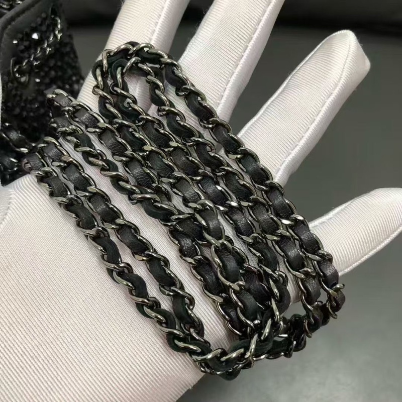 Chanel 21B 秀款限量 mini抽繩 滿鑽水桶包,整包水鑽鑲嵌bingbing閃 尺寸12.5*9*9 無卡31開 極品成色-6