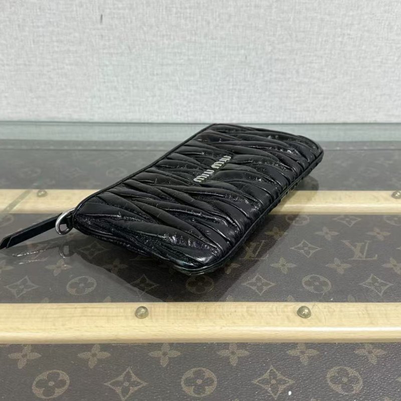 ✨ MIUMIU 黑銀油蠟皺褶三合一斜背包 21*11.5 98新 配件塵袋-2