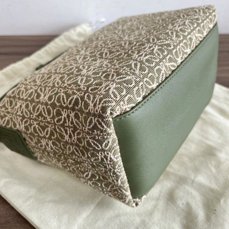 LOEWE cubi小號酪梨綠帆布手提飯盒包 20.5*17*12.5 全新閒置配件塵袋-2
