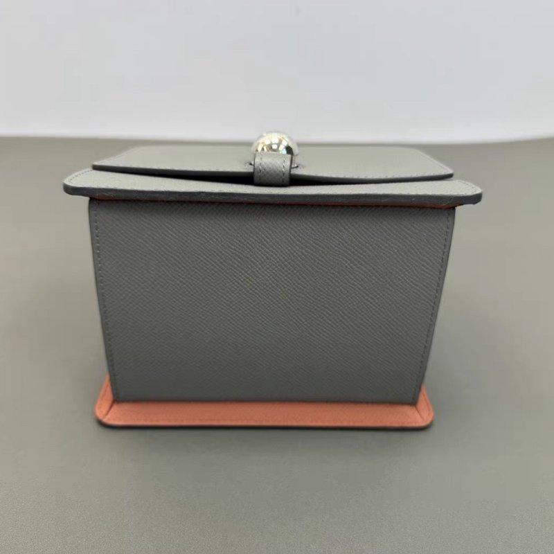 MOYNAT 拼色銀扣手提三角粽子包 17*13*12 98新-3