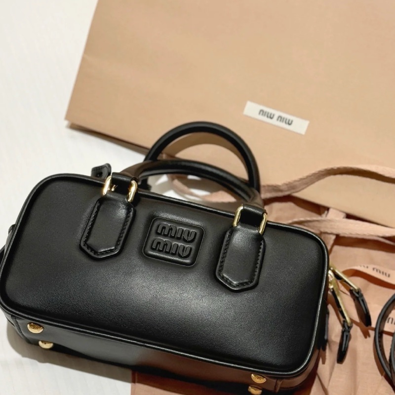 全新！Miumiu arcadie 迷你保齡球包 黑金 mini-6