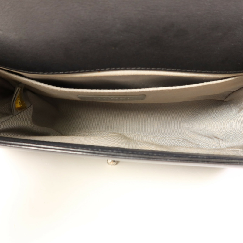 CHANEL 羊皮皮革Boy 25銀扣鏈帶肩背袋-6