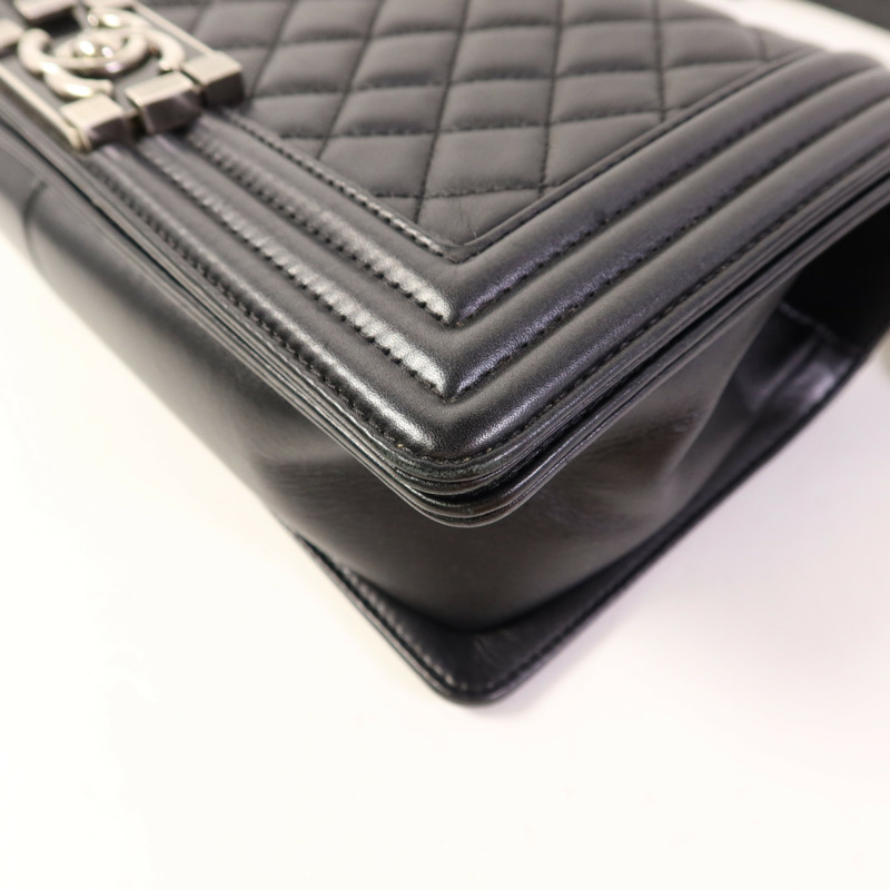 CHANEL 羊皮皮革Boy 25銀扣鏈帶肩背袋-11