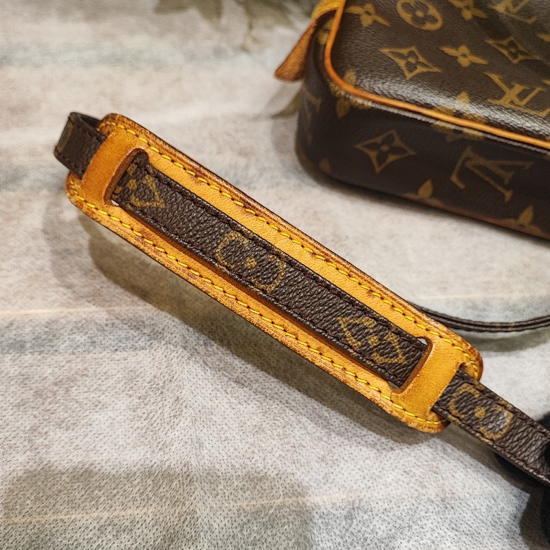 Louis Vuitton Pochette Marley-21