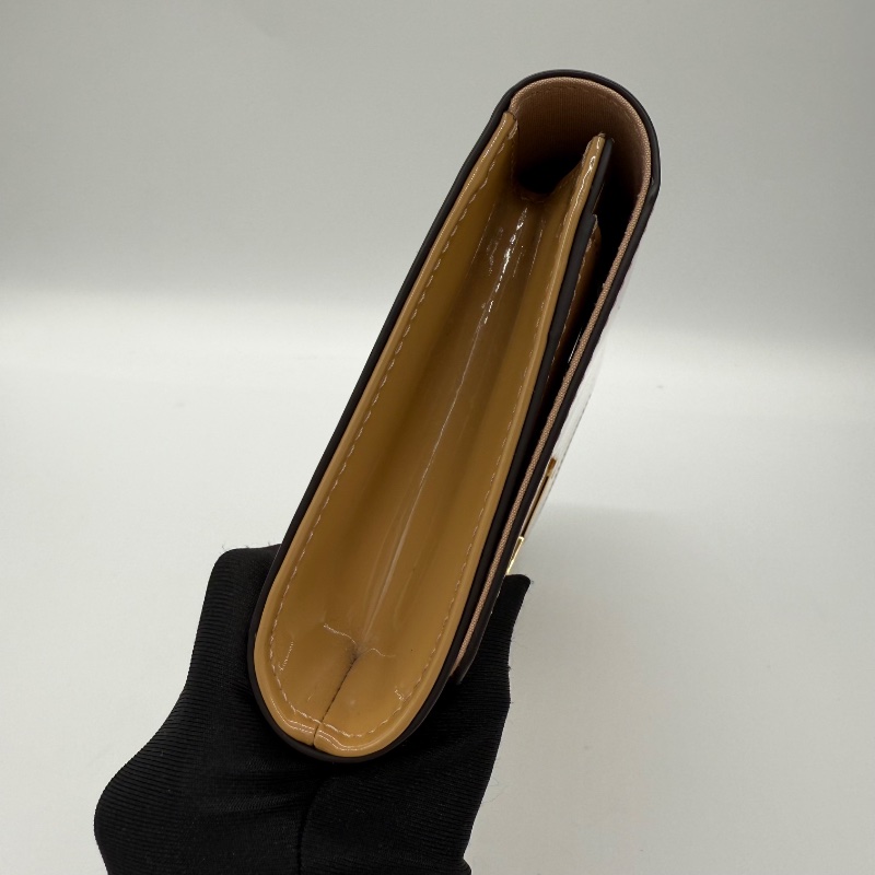 LV 裸粉色 漆皮手拿包-5